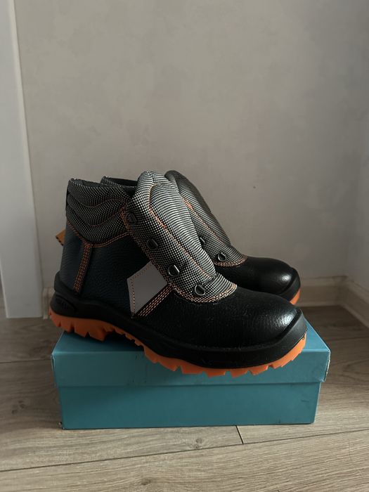 абсолютно новые ботинки