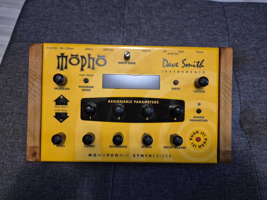 Dave Smith Instruments Mopho Analog Synthesizer