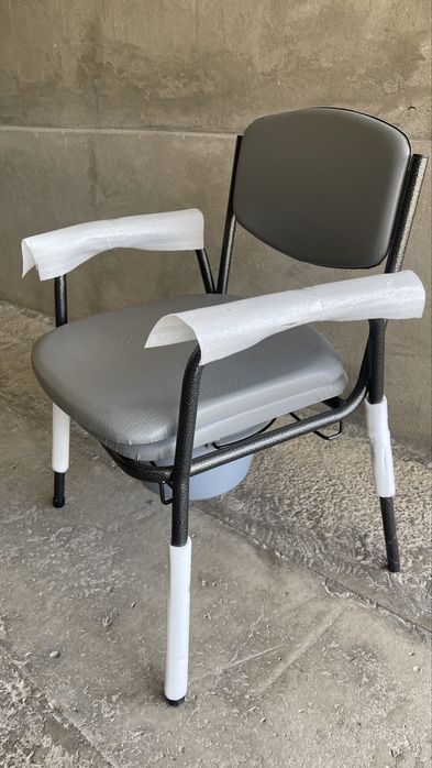 Продам кресло туалет новый