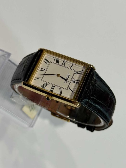 Елегантен часовник Seiko Tank