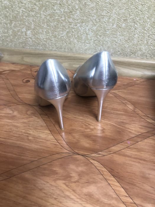 Продам женские туфли