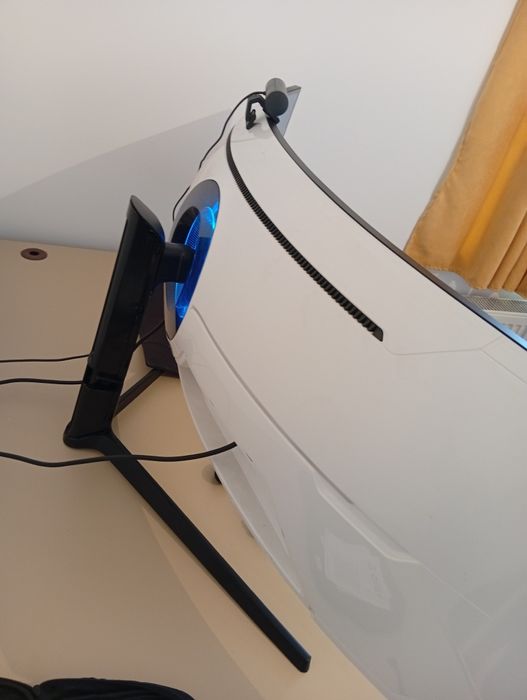 Vând PC Gaming PRO merge or ce joc . PC-ul rulează or ce joc perfect .