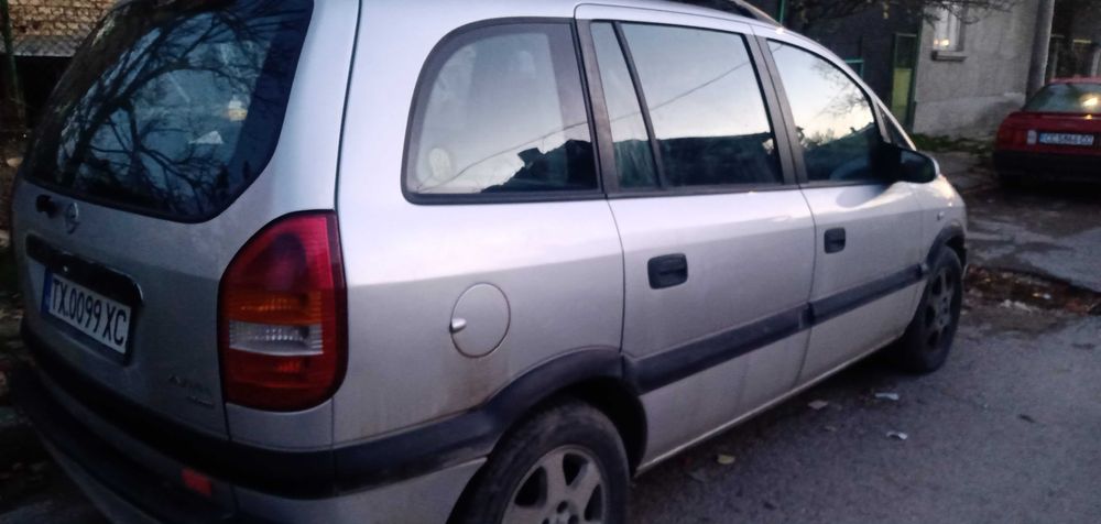Продавам  Опел Зафира 2002 година дизел 7 мест винетка ,всичко платено