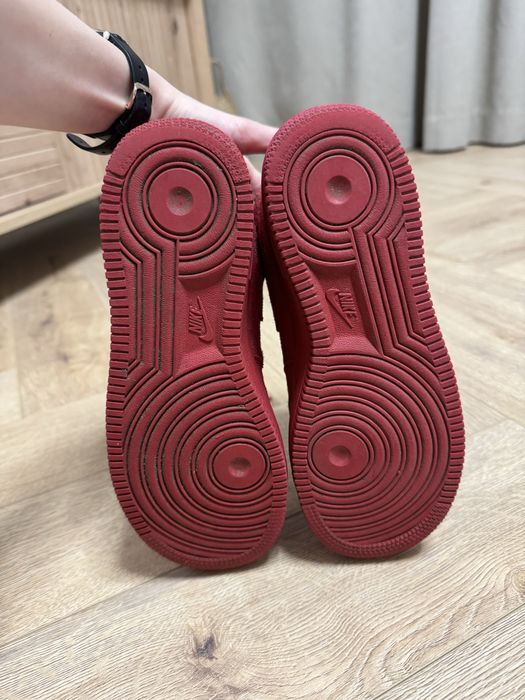 Nike air force 1 mid червен велур