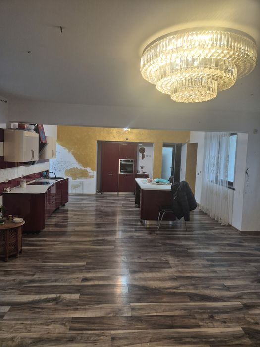 Casă de vânzare zona capsunarie