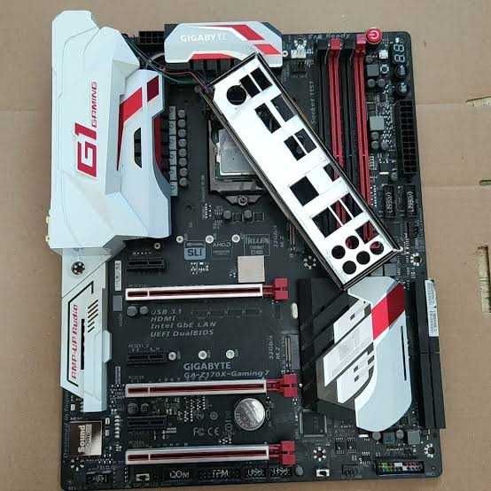 Продавам дъно gigabyte z170x gaming...