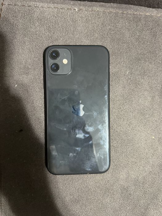 Продавец iphone 11
