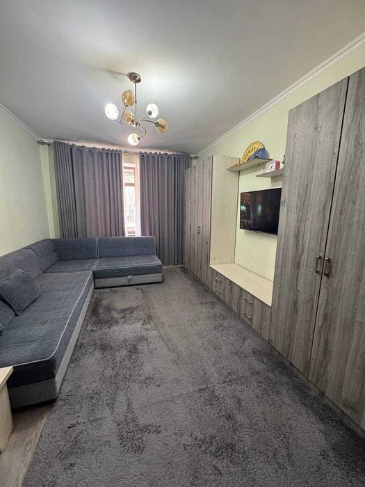 Продается 2-х комнатная в центре Чирчика