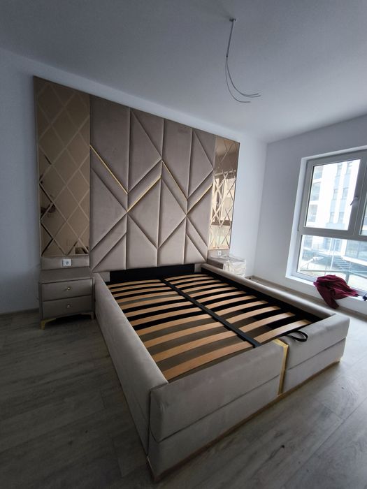 Pat tapitat 160x200 tablie mare oglinzi venetiene