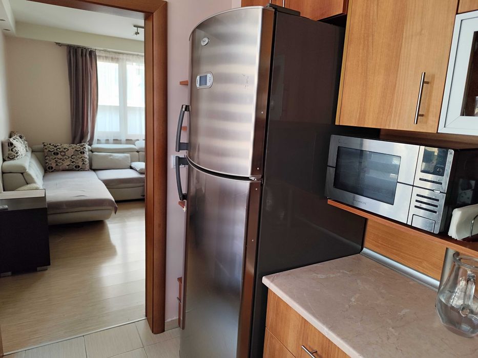 Голям хладилник Whirpool с проблем