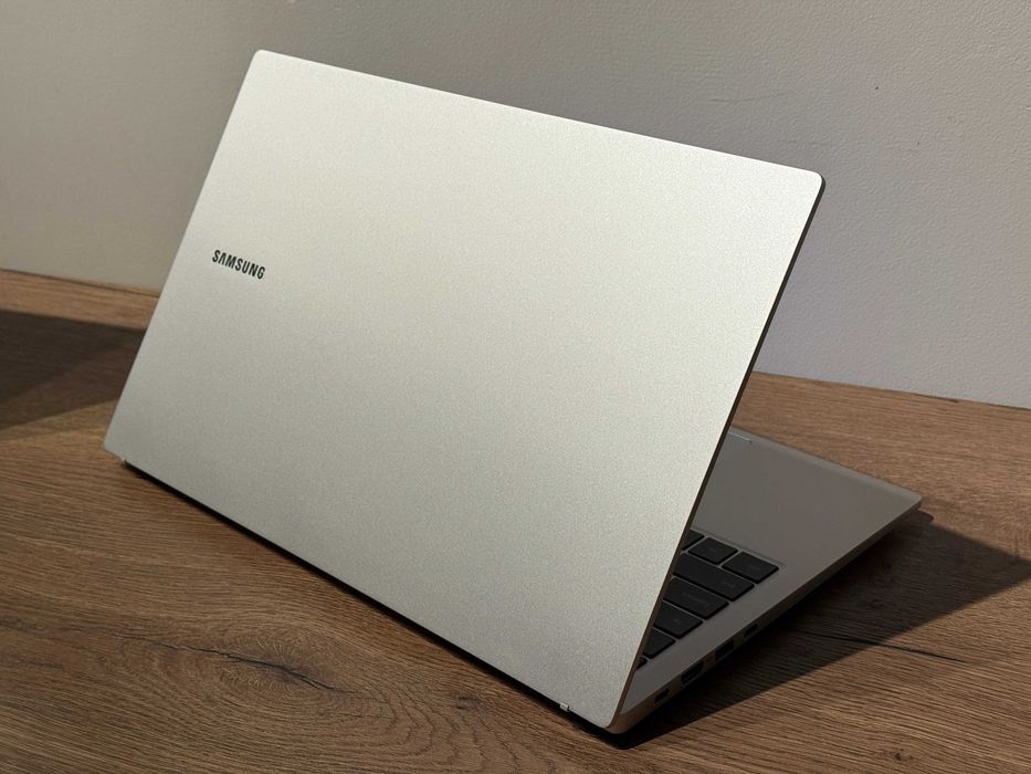 Samsung Galaxy Book 3 15.6" FHD Intel i7 16GB 512GB Win11 Silver