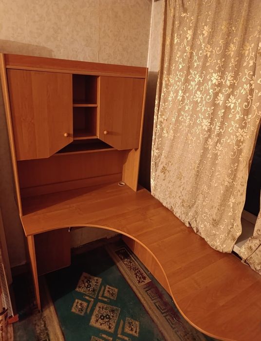 Продам компьютерный стол со шкафом.