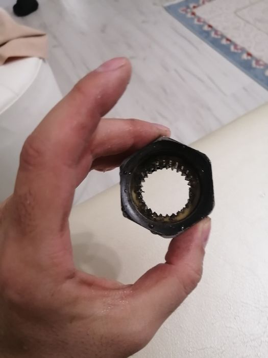 Продам оригинал втулка кардана на Е34