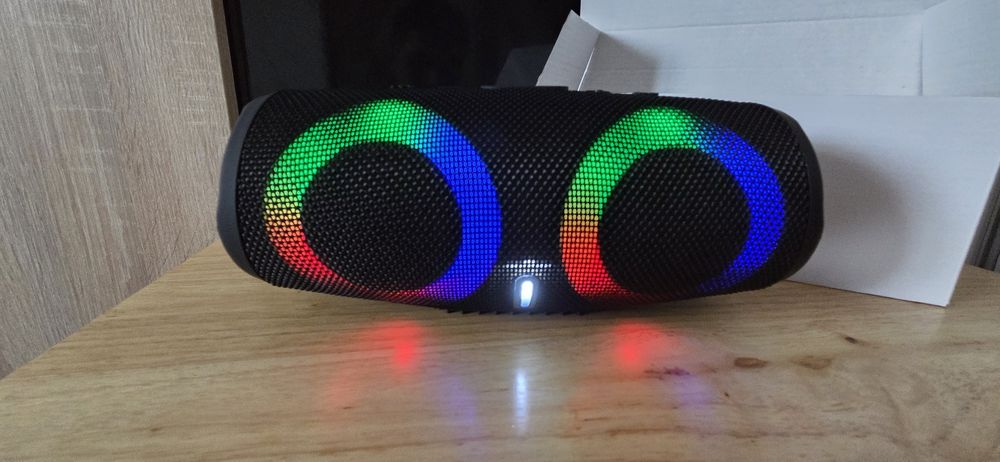 Boxă portabilă Bluetooth cu lumini LED RGB și bas puternic (Model stil JBL Charge/Xtreme)