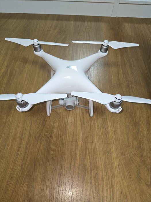 Dji Phantom 4  ,ca nouă  !