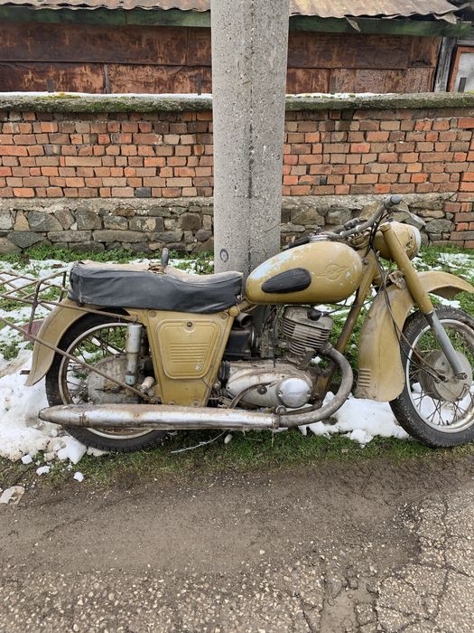 Продавам мотор иж в доста добро състояние