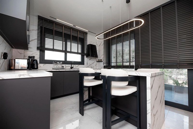 Продава се Къща в София, Иван Вазов - 284 кв.м за 2747 €/кв.м - Снимка #3