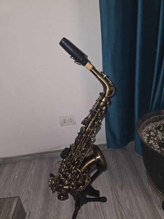 Saxofon alto EASTAR