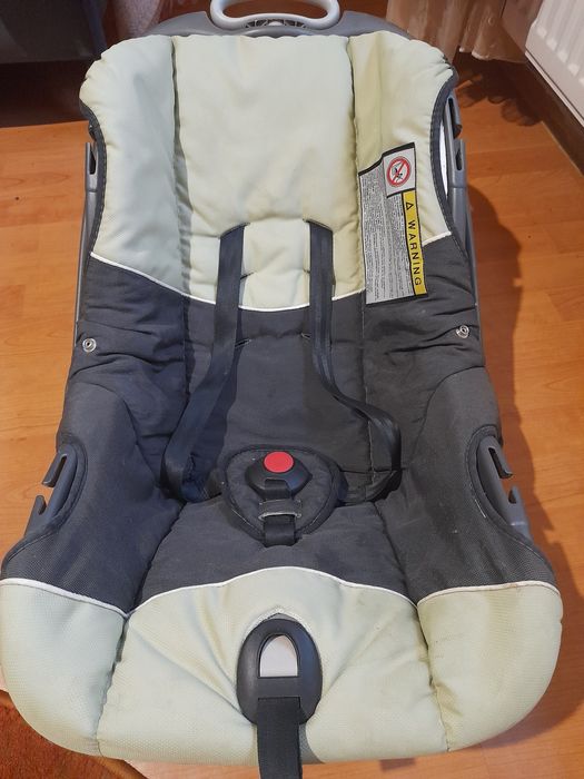Vând urgent scaun Auto de copil
