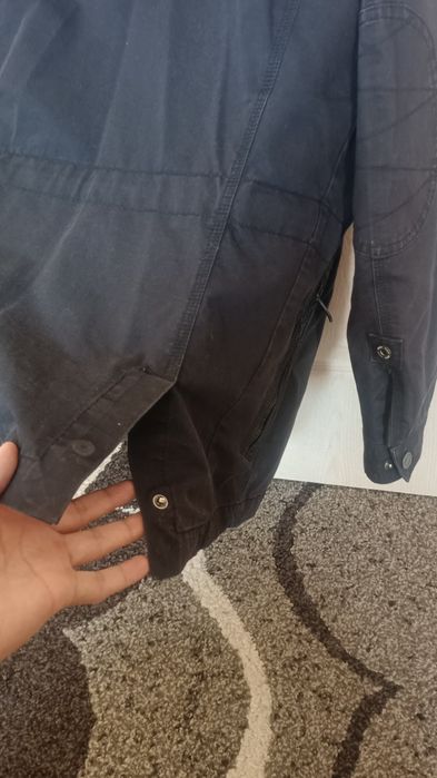 Продам куртку  черного цвета