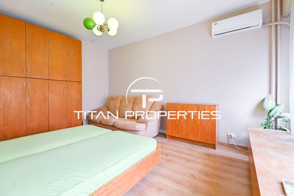 Тристаен за продажба в ж.к Света Троица