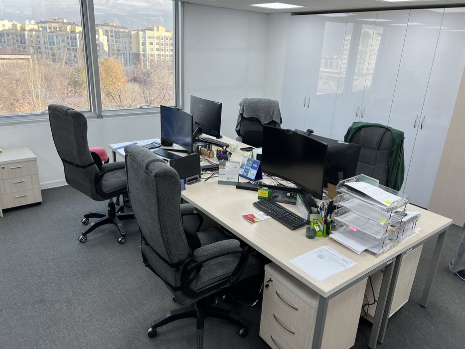 Стулья кресло в офис