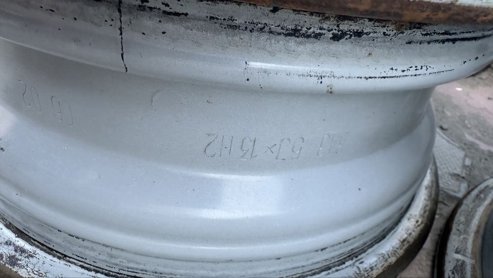 Продам серебристый диск на R13
