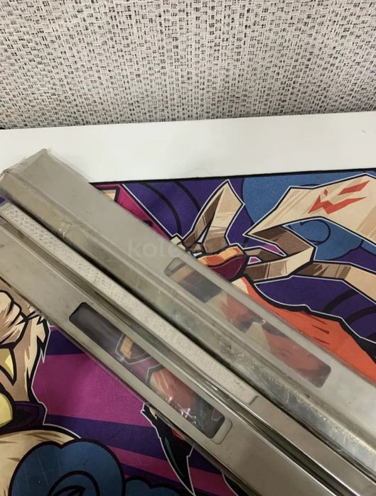 W124 Молдинги порогов