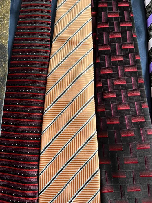 Продавам чисто нови маркови вратовръзки