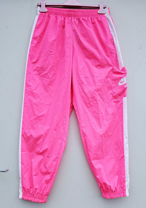 Nike оригинална дамска долница материя шушляк нова М размер