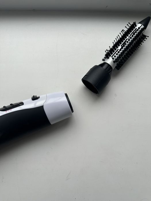 Фен с насадкой щеткой