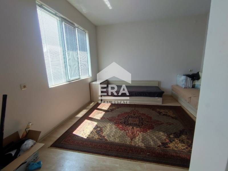 Страхотна триетажна къща