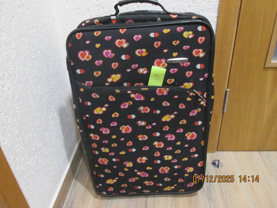 куфари различни размери