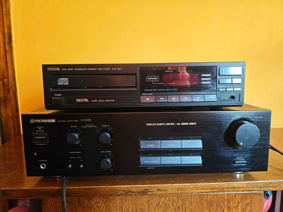 стерео HI-FI усилвател,изключително запазен със дистанционно за увеличаване на звука