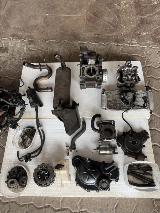Dezmembrez motor aprilia rs4 125