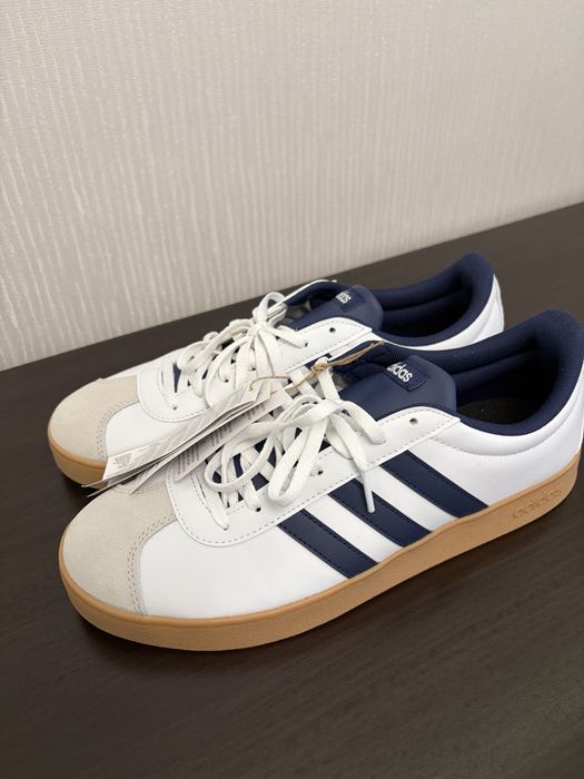 Продам НОВЫЕ кроссовки Adidas, разм 42