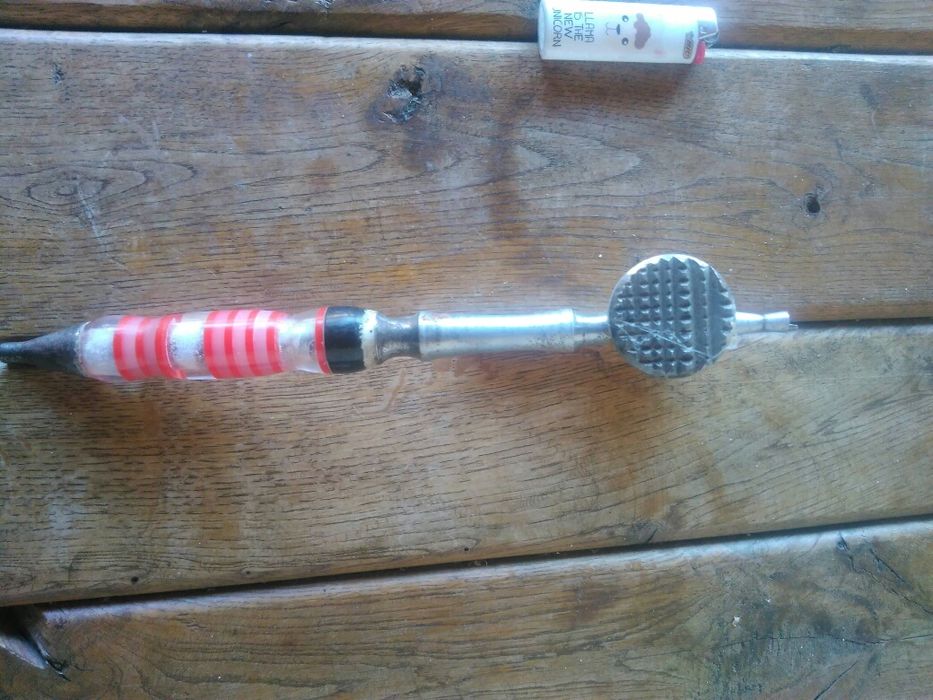 Продавам антикварна брадва с множество функций