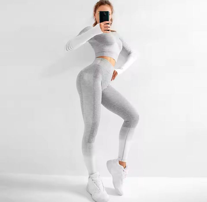 Спортен дамски комплект - перфектен за тренировки и ежедневие!