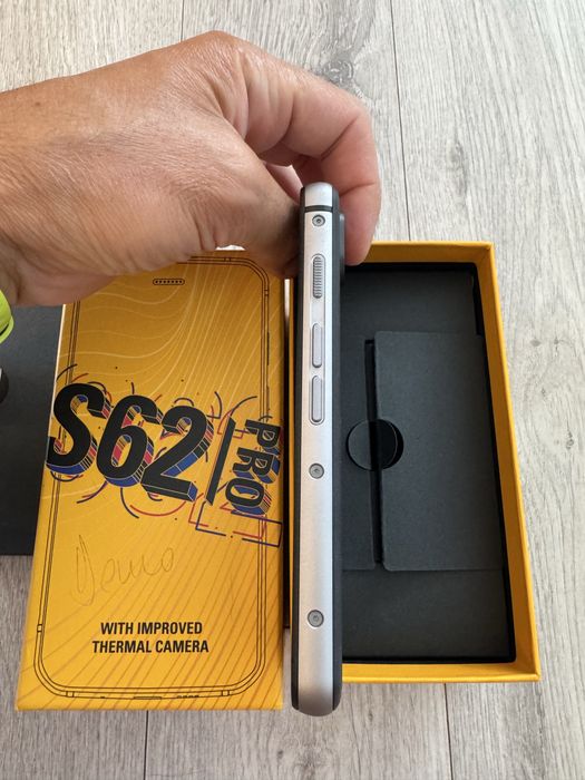 Telefon rezistent la socuri de santier constructii CAT S62 PRO antisoc antipraf antiapa cu CAMERA TERMALA impecabil ca nou perfect functional