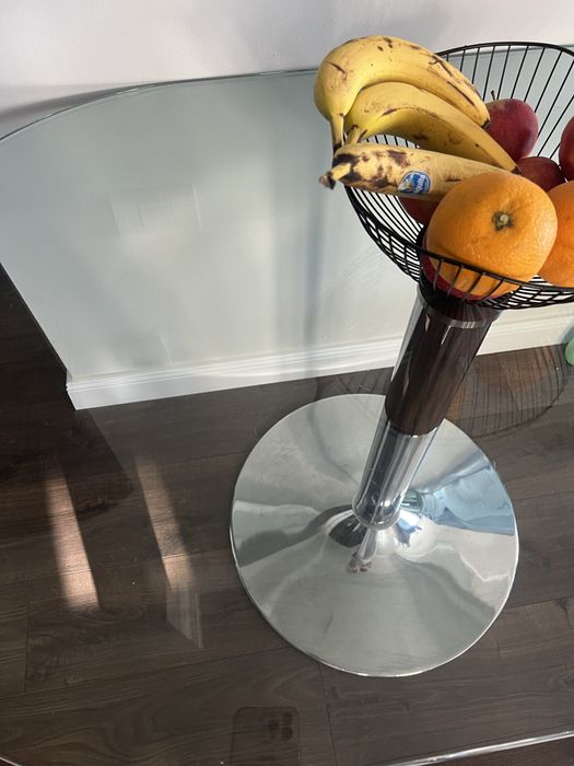 Masa ovala din sticla