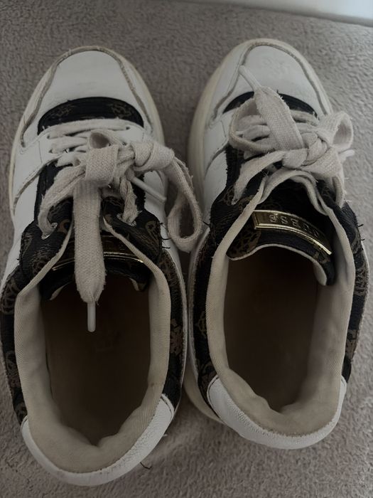 Vand adidasi guess