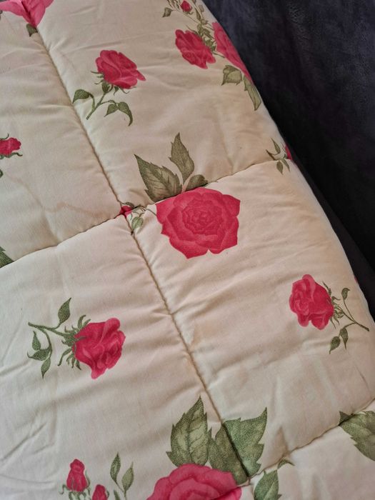 Vând plapuma dublă 180/200 cm + cadou