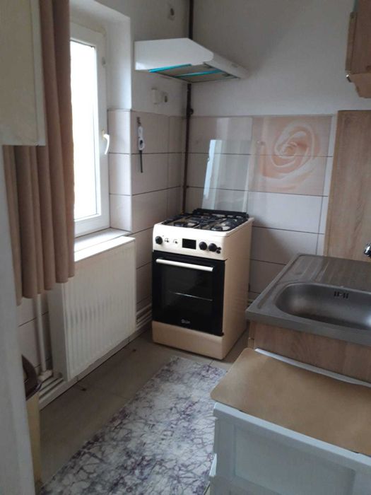 Inchiriez garsoniera