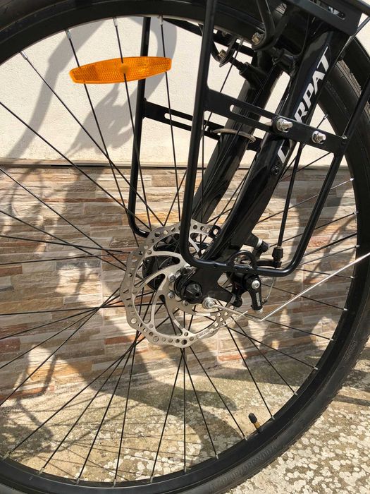 Bicicleta Oras/Trekking Carpat Elite 700C; Roti 28", Frane Disc, 21 Viteze, Cadru Aluminiu; Gri/Negru