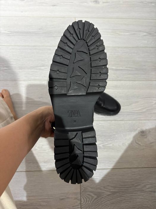 Продам ботинки ZARA .