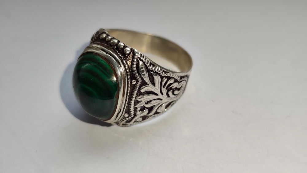 Эксклюзивное красивое серебряное кольцо с камнем МАЛАХИТ