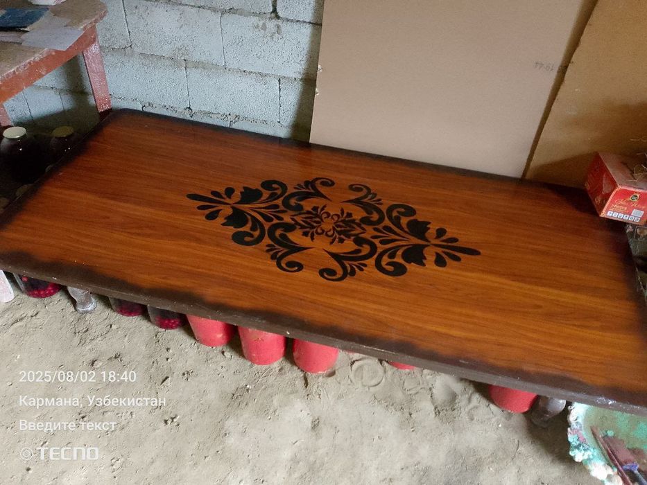Продаётся деревянный стол