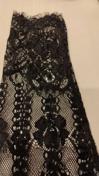 Официална черна рокля с дантела и дълбока цепка, нова, размер M/L