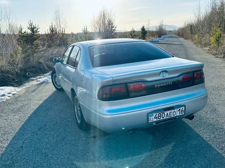 Продам машину Toyota aristo