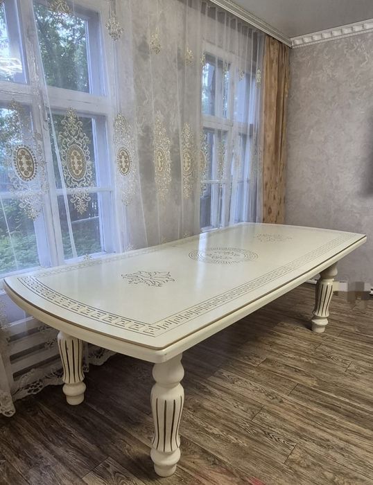 Продам Стол в хорошем  качестве